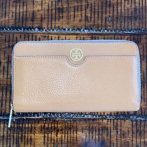 Tory Burch tan wallet